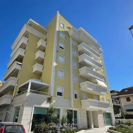 Accogliente Trilocale Cavallotti Due Posti Auto Apartmán *